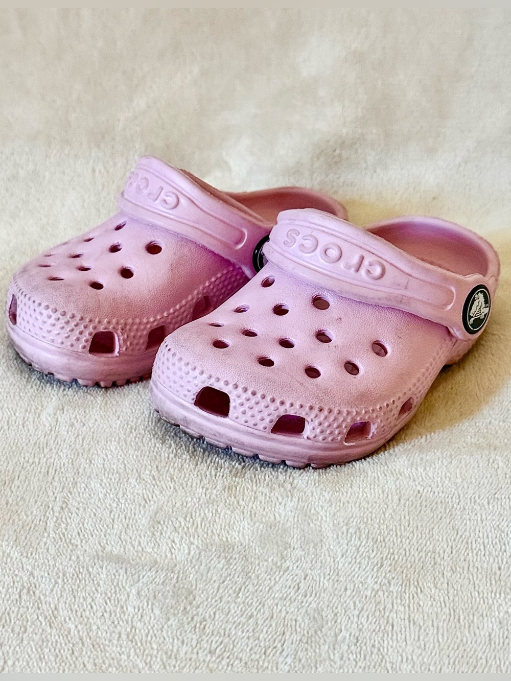 CROCS Kids Classic Clog in Light Pink size 5C